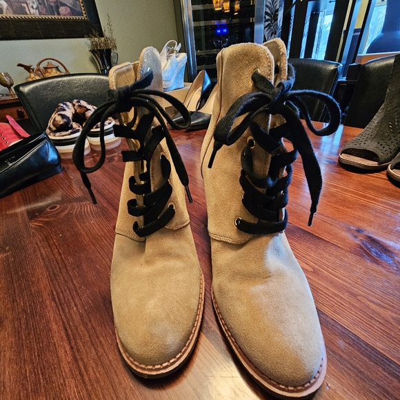 Kate Spade camel colour suede wedge boots. Size 9 - Picture 2 of 7